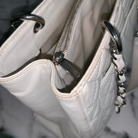 CHANEL BAG - Picture 6 of 8